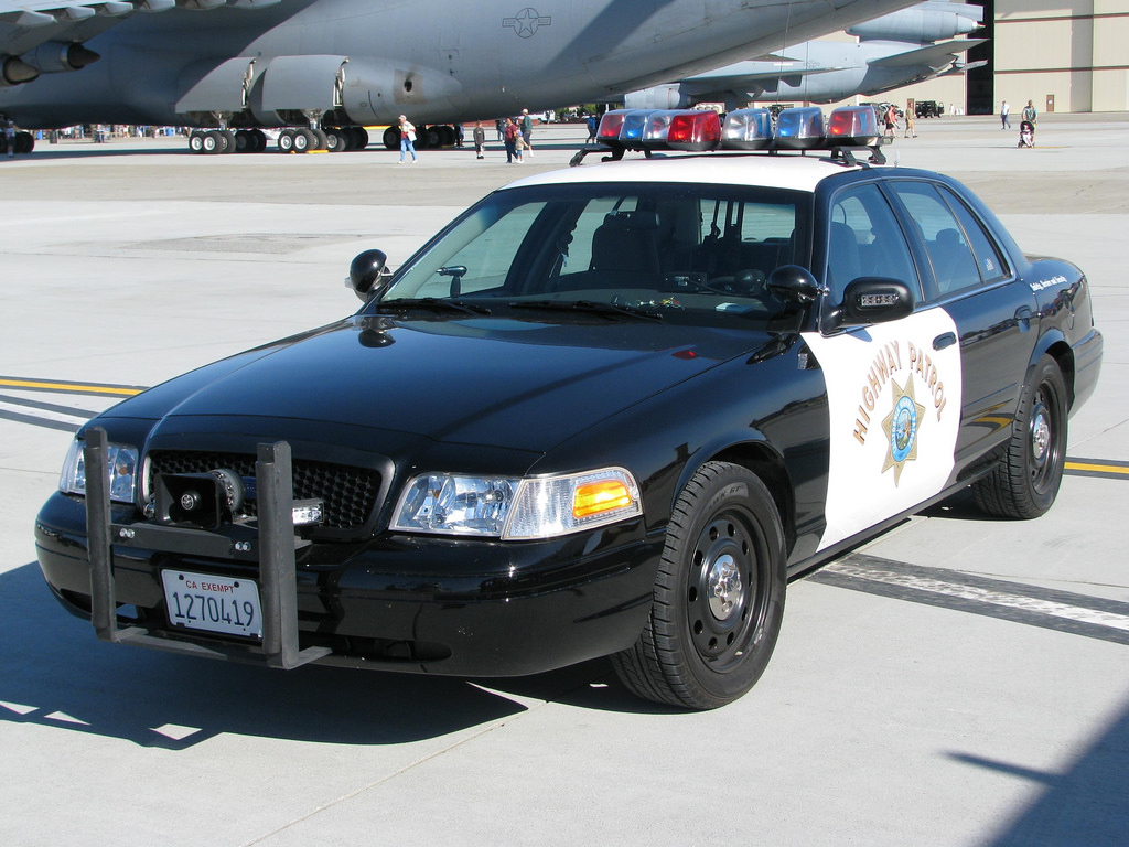 Марки полицейских машин. Ford Crown Victoria California Highway Patrol. Ford Crown Victoria Highway Patrol.